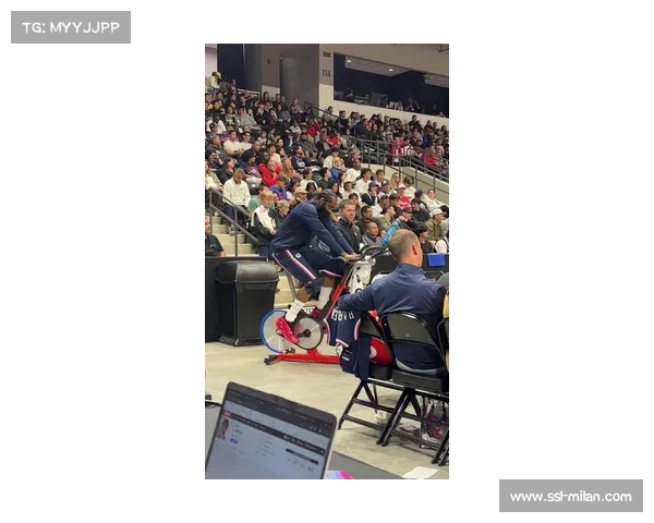 哈登比赛期间场边进行单车训练专注提升体能状态引发关注